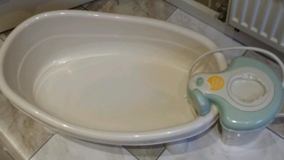 Baby bath with jacuzzi and