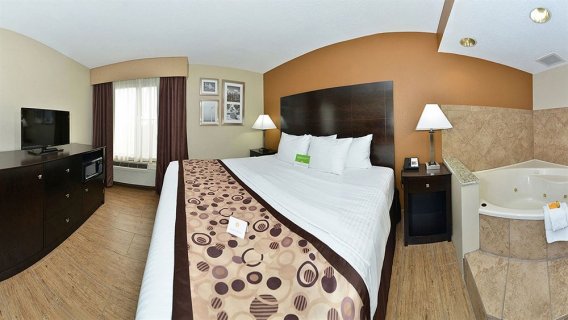 Book La Quinta Inn & Suites