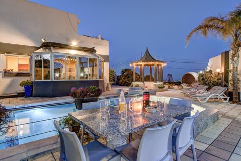 Dine outside by the pool