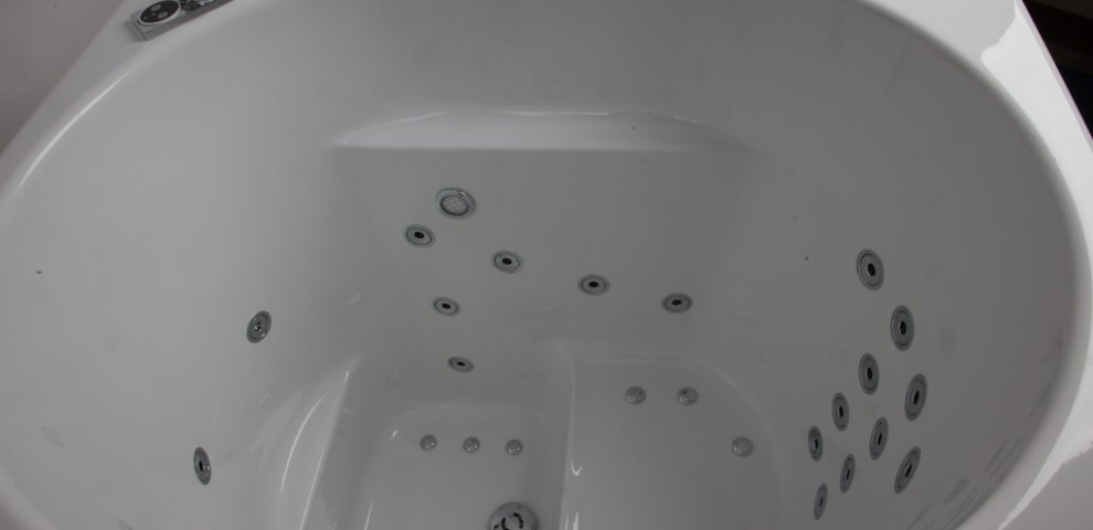 Jacuzzi bath waste