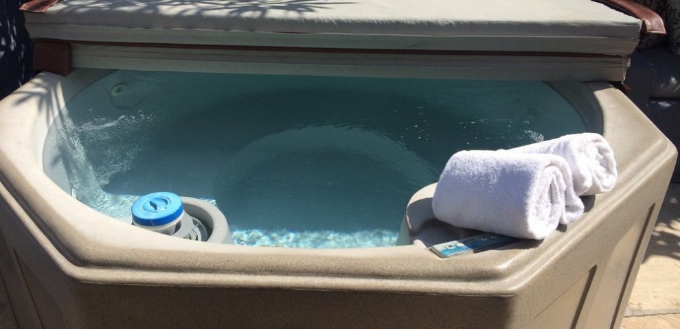 Jacuzzi Hotels in Palm Springs