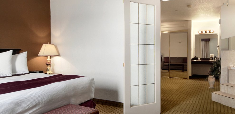 Jacuzzi Hotels in Red Deer