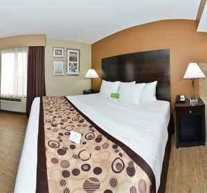 Jacuzzi Hotel tub Hotel rooms Indiana